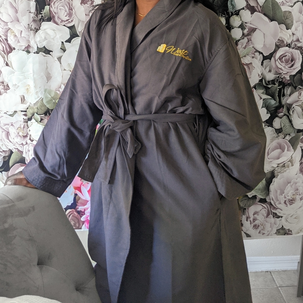 Makeup Robe - Picture 1 of 5